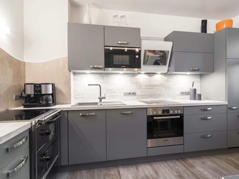 House | Private kitchen | Stovetop, highchair