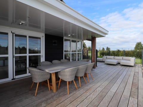 Villa | Dining