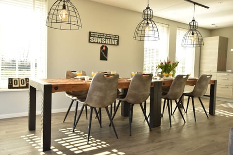 Villa | Dining