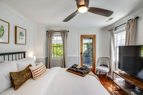 Room, 1 Queen Bed | Blackout drapes, iron/ironing board, free WiFi, bed sheets