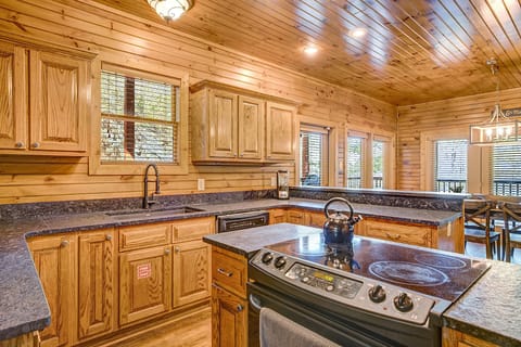 fully equipped kitchen with oven/range, dishwasher and microwave