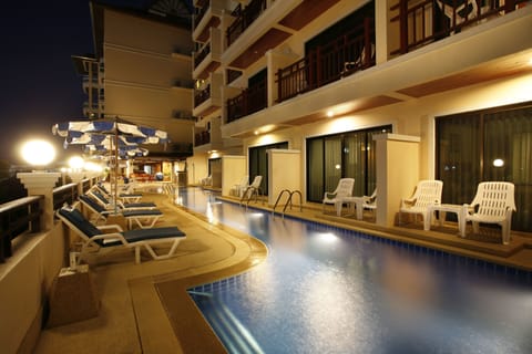 Outdoor pool, pool umbrellas, sun loungers
