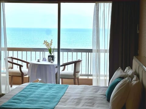 Minibar, in-room safe, desk, blackout drapes