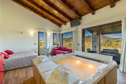 Frette Italian sheets, premium bedding, Select Comfort beds, minibar