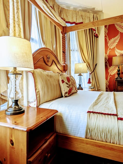 Double Room (Four-poster bed) | Egyptian cotton sheets, premium bedding, in-room safe