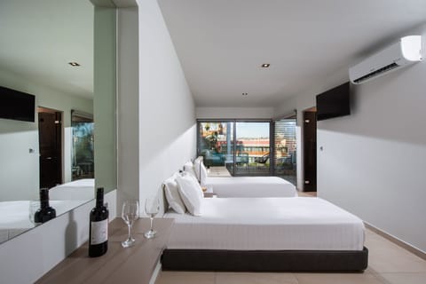 Triple Room | In-room safe, soundproofing, free WiFi, bed sheets