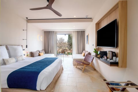 Free minibar items, in-room safe, individually furnished, desk