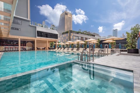 Outdoor pool, pool umbrellas, sun loungers