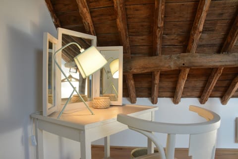 House | 6 bedrooms, iron/ironing board, individually furnished, bed sheets