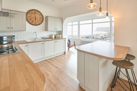 Burnsyde Beach House, Saltburn-by-the-Sea - Host & Stay