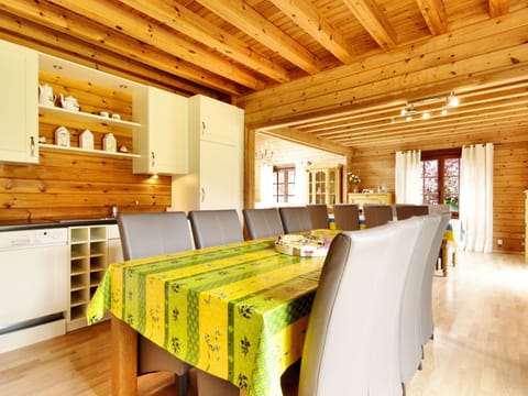 Chalet | Private kitchen | Highchair
