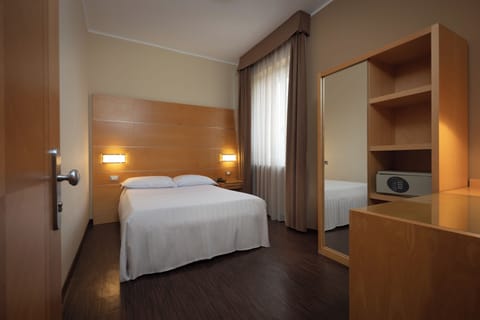Standard Single Room | In-room safe, desk, free WiFi, bed sheets