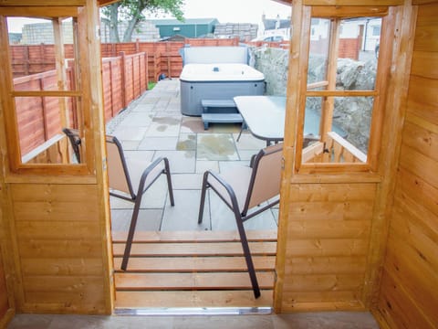 Hot tub | Grieve’s Cottage, Portmahomack, near Tain