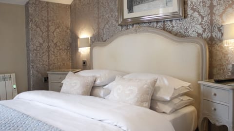 Suite, Balcony (Cat Bells) | 1 bedroom, premium bedding, pillowtop beds, in-room safe