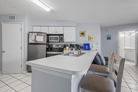 Breakfast bar and kitchen