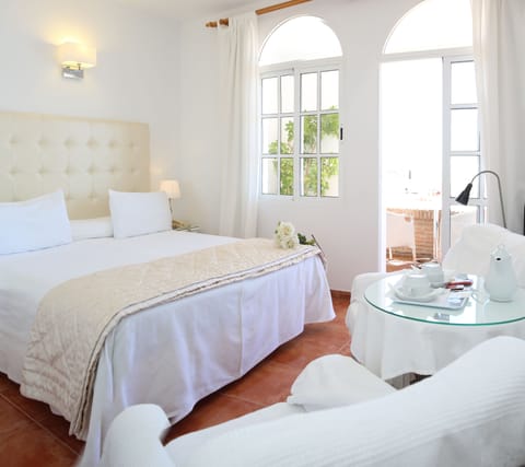 Basic Room, Sea View (with terrace) | 1 bedroom, Select Comfort beds, minibar, in-room safe