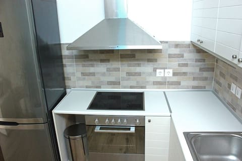 Apartment (Country) | Private kitchen | Full-size fridge, oven, stovetop, coffee/tea maker