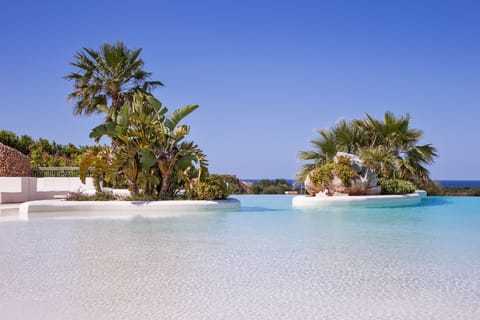 Outdoor pool, free cabanas, pool umbrellas