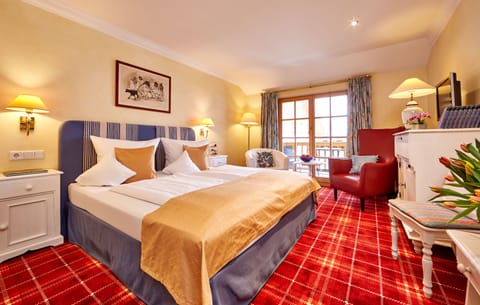 Double Room, Balcony (West) | Minibar, in-room safe, individually decorated, desk