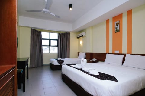 Family 4 With Window | 1 bedroom, down comforters, desk, laptop workspace