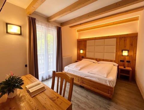 Comfort Double Room, Mountain View | Down comforters, memory foam beds, in-room safe, individually furnished