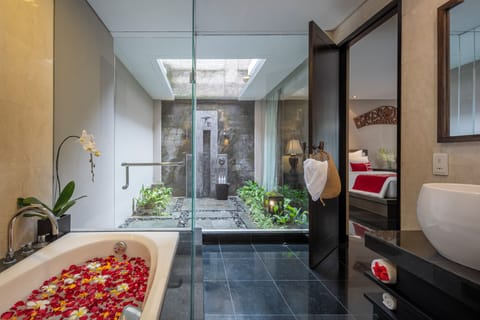 3 Bedrooms Junior Presidential Pool Villa | Bathroom | Separate tub and shower, deep soaking tub, rainfall showerhead