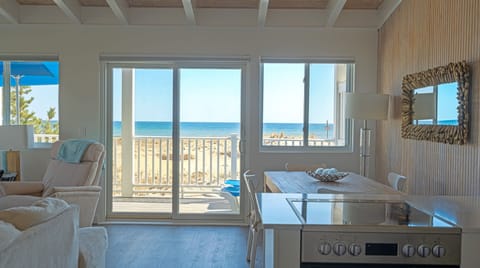 Lower One Bedroom Oceanfront (SR) | Terrace/patio