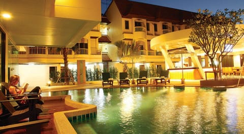 Outdoor pool, pool umbrellas, sun loungers