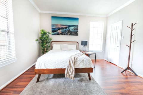 FULL QUEEN SIZE BED