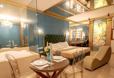 Suite | Free WiFi, bed sheets