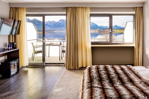 Design Double Room, Lake View (20m²) | Hypo-allergenic bedding, minibar, in-room safe, desk