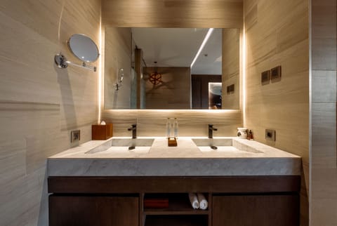 Beachfront Suites | Bathroom | Shower, hair dryer, slippers, towels