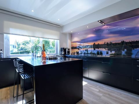 House | Private kitchen | Electric kettle, toaster, highchair, cookware/dishes/utensils