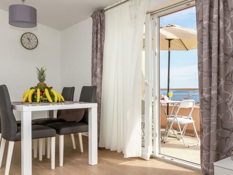 Apartment | Dining