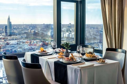 2 restaurants; breakfast, lunch, and dinner served