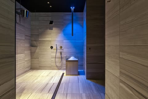 Couples treatment rooms, sauna, hot tub, steam room, Turkish bath