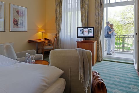 Double Room, Oceanfront | Premium bedding, minibar, in-room safe, desk
