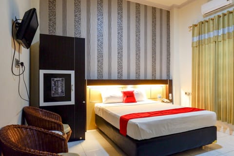 Deluxe Room (Reddoorz) | Bed sheets