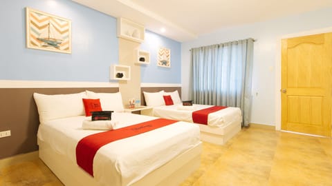 Twin Room | Desk, bed sheets