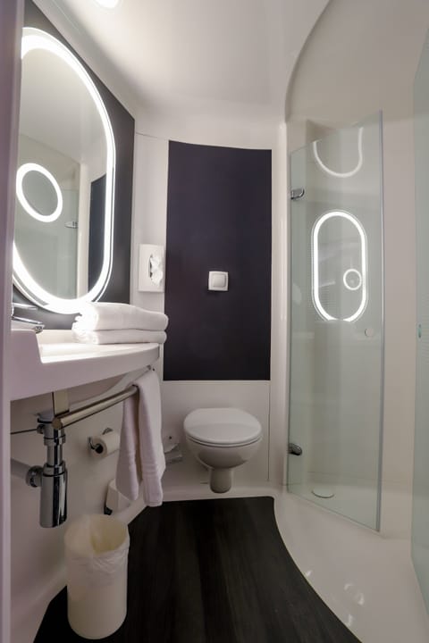 Standard Double Room, 1 Double Bed | Bathroom | Eco-friendly toiletries, hair dryer, towels