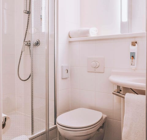 Standard Twin Room, 2 Twin Beds | Pillowtop beds, desk, blackout drapes, soundproofing