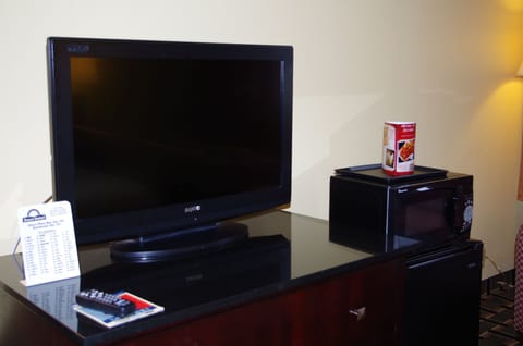 Premium bedding, desk, iron/ironing board, free WiFi