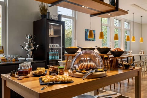 Daily buffet breakfast for a fee