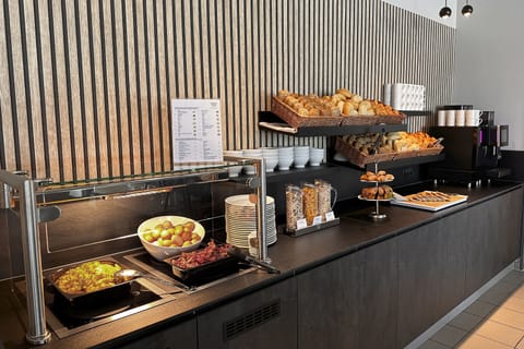 Daily buffet breakfast for a fee