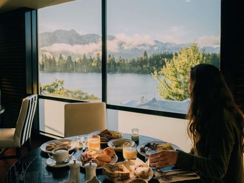 Daily buffet breakfast for a fee
