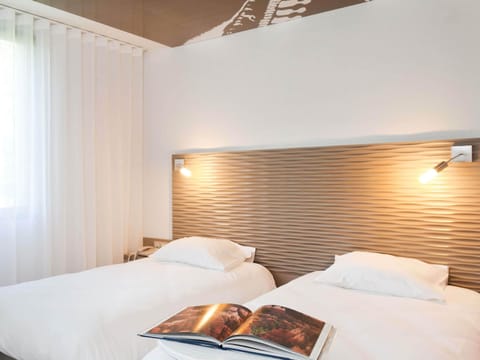 Standard Room, 2 Twin Beds | Premium bedding, Select Comfort beds, desk, blackout drapes