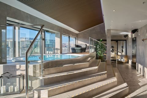 Indoor spa tub