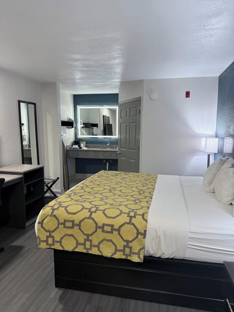 Desk, free WiFi, bed sheets