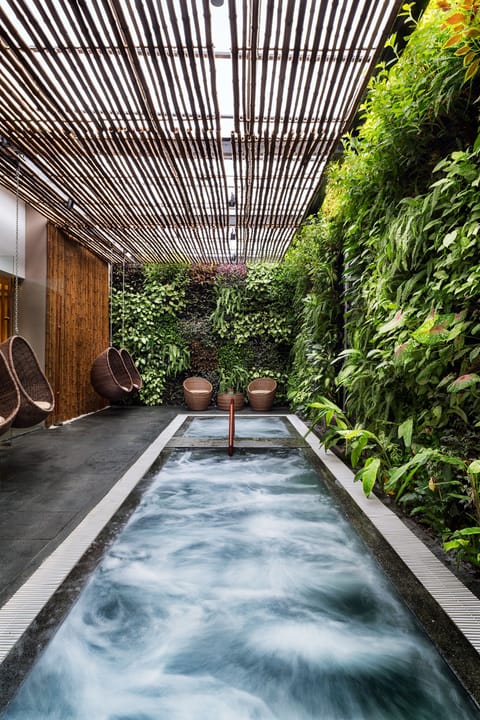 Indoor spa tub