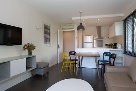 Apartment, 2 Bedrooms | Private kitchen | Electric kettle